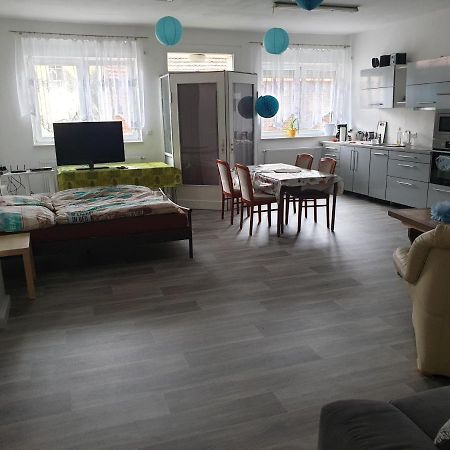 Einraum-Ferienwohnung 46M2 Eisenhuettenstadt-Diehlo Buitenkant foto